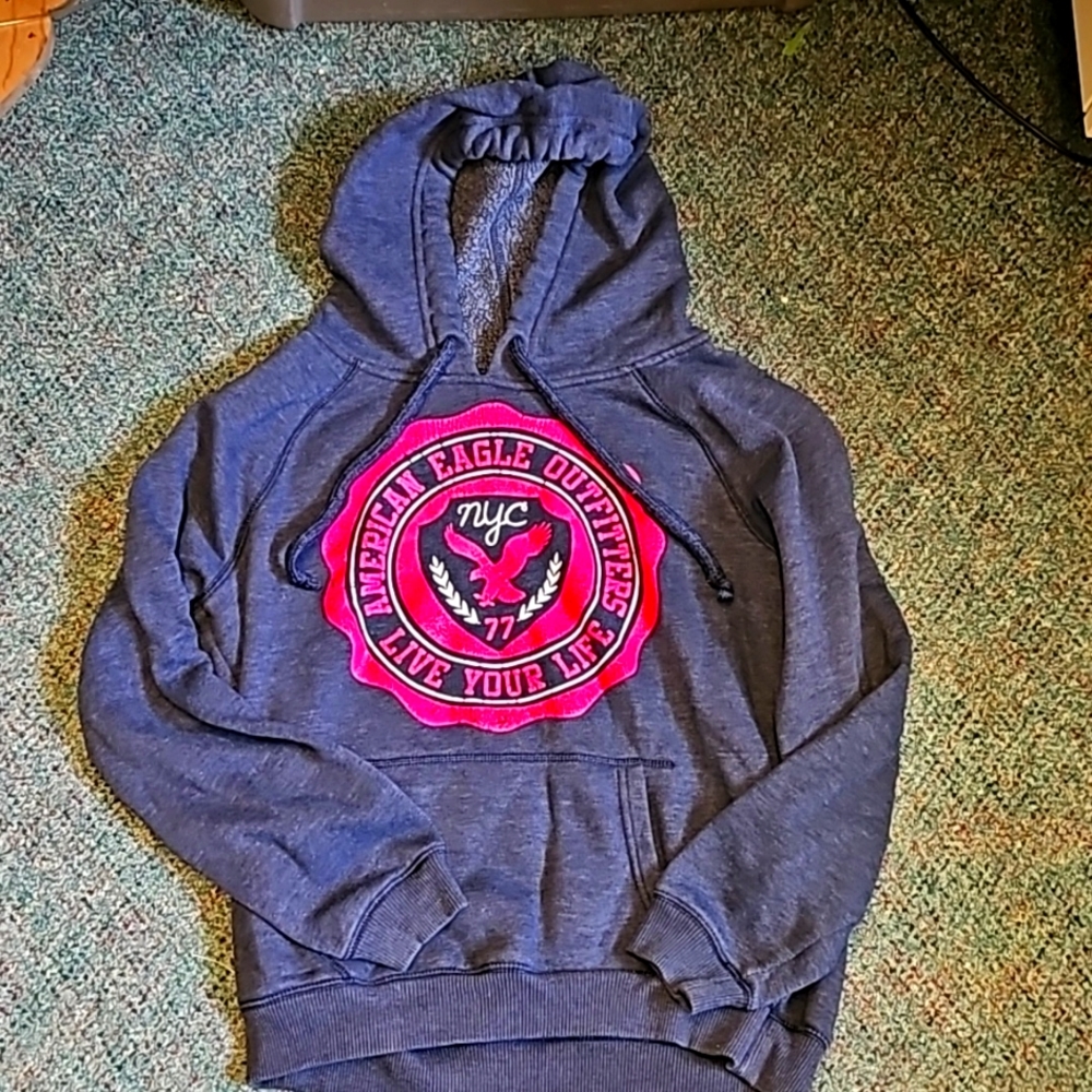 AEO navy cropped hoodie with pink print M